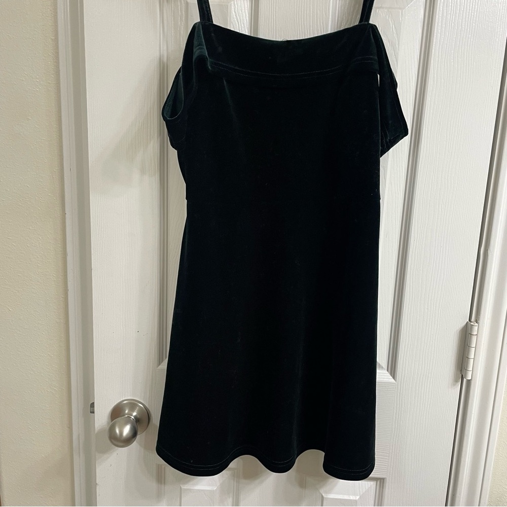 Lulu's Velvet Dress - Picture 3 of 5